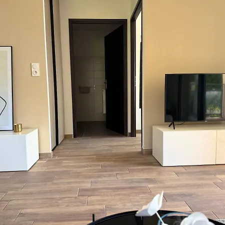 Διαμέρισμα Charming 2-bedroom With Sea And Mountain Views *