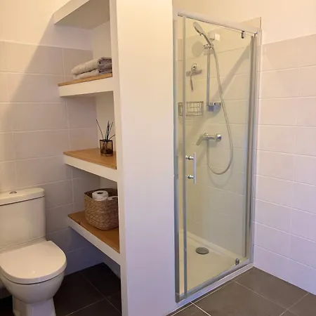 Charming 2-bedroom With Sea And Mountain Views Διαμέρισμα