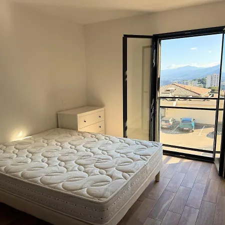 Apartment Charming 2-bedroom With Sea And Mountain Views *