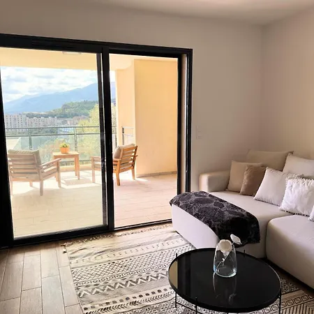 Apartment Charming 2-bedroom With Sea And Mountain Views *